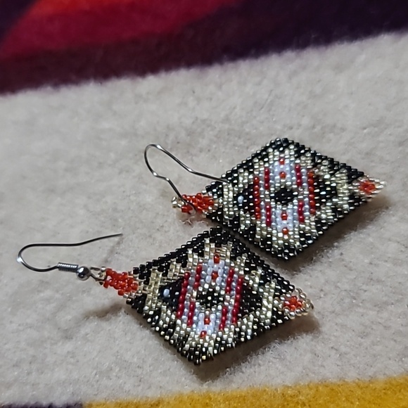 Beautiful beaded earrings! - Picture 3 of 3